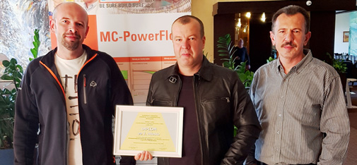 The MC team of Martin Struk, Michal Lehký and Milan Řičica (from left to right) proudly show off the certificate for first place in the SAVT competition for the strongest UHPC concrete.